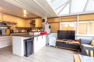 Kitchen diner- click for photo gallery